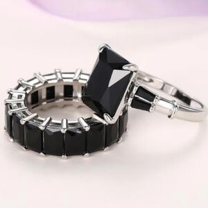 Sophisticated Black Gem Silvery Ring Duo Sz 9